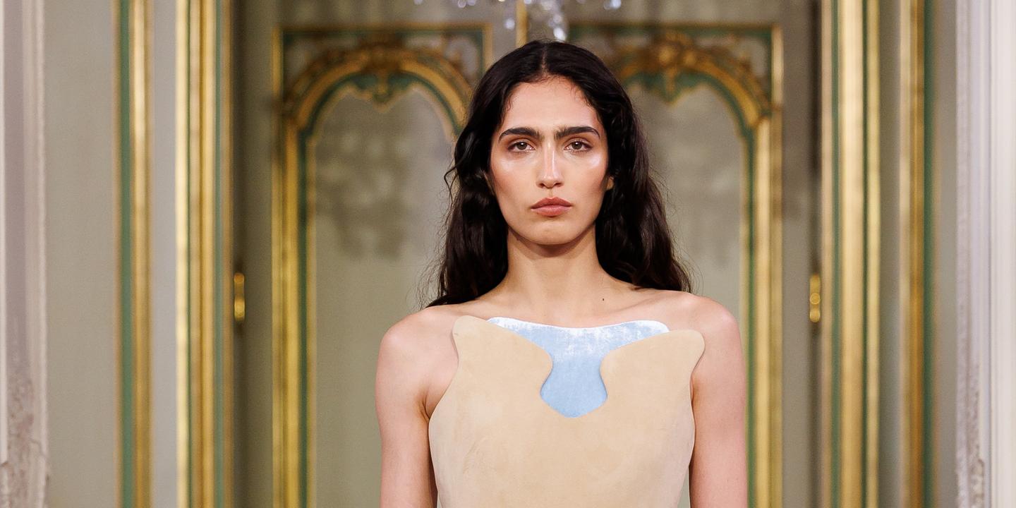 Standing Ground : premiers pas maîtrisés dans la haute couture