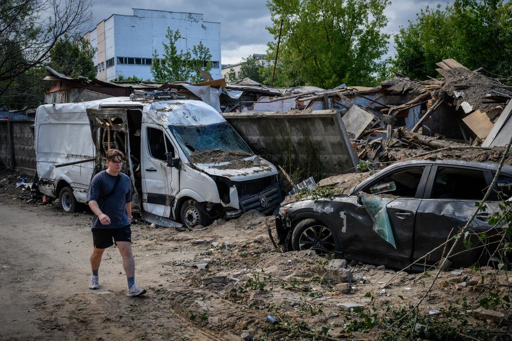 Des missiles et drones russes ont frappé la ville dans la nuit, à Kiev, le 6 juillet 2026. - GUILLAUME HERBAUT POUR « LE MONDE »