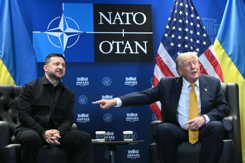 Le président ukrainien, Volodymyr Zelensky, et le président américain, Donald Trump, le 8 juillet 2026, lors du sommet de l’OTAN à Ankara, en Turquie. - SAUL LOEB / AFP