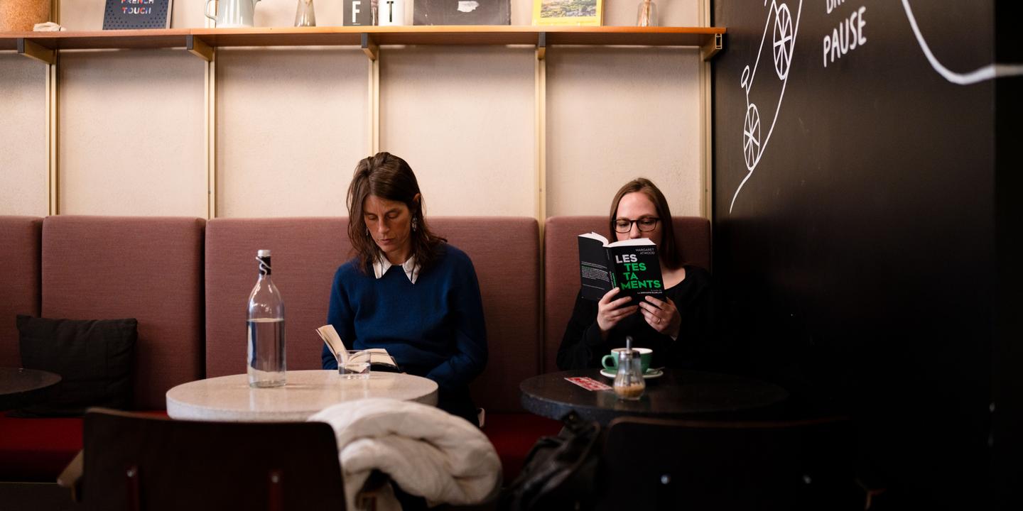 Clubs de lecture et colos pour bouquiner : lire est-il le nouveau chic ?