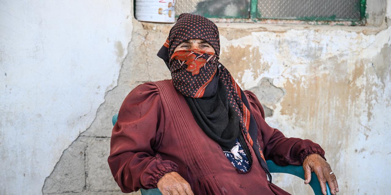 Kona Ahmed Sleimani 70, une mère de 4 enfants, ses deux garçons vivent au Liban et les deux autres emprisonnés par l’armée israélienne le village de Swisa à l’extérieur de la zone tampon dans la province de Quneitra le 25 juin 2026.