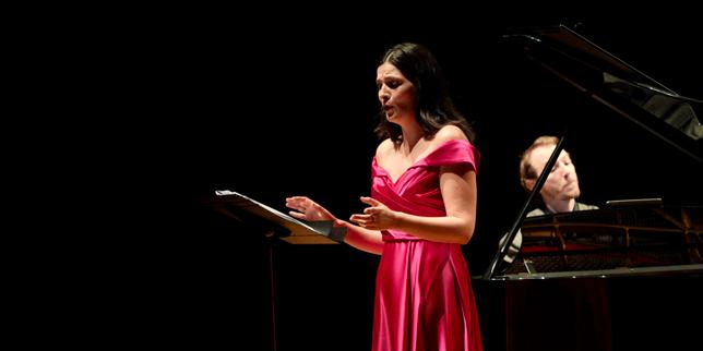 La mezzo-soprano Marianne Crebassa et le pianiste Alphonse Cemin, à Montpellier, le 9&nbsp;juillet 2026.