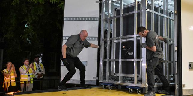 Bayeux Tapestry arrives at British Museum for historic loan