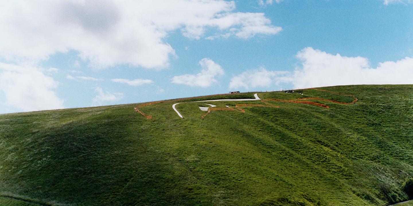 L’Angleterre aux petits soins pour le cheval blanc d’Uffington : « S’il n’avait pas été restauré régulièrement, il aurait disparu en quelques années sous la végétation »