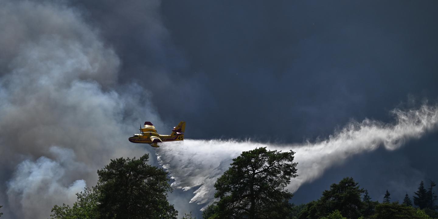 Incendies à Fontainebleau : 2 Canadair, 2 Dash, 3 hélicos mobilisés