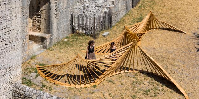 Festival d’Avignon : Johann Le Guillerm déploie ses mikados géants dans la nature avignonnaise