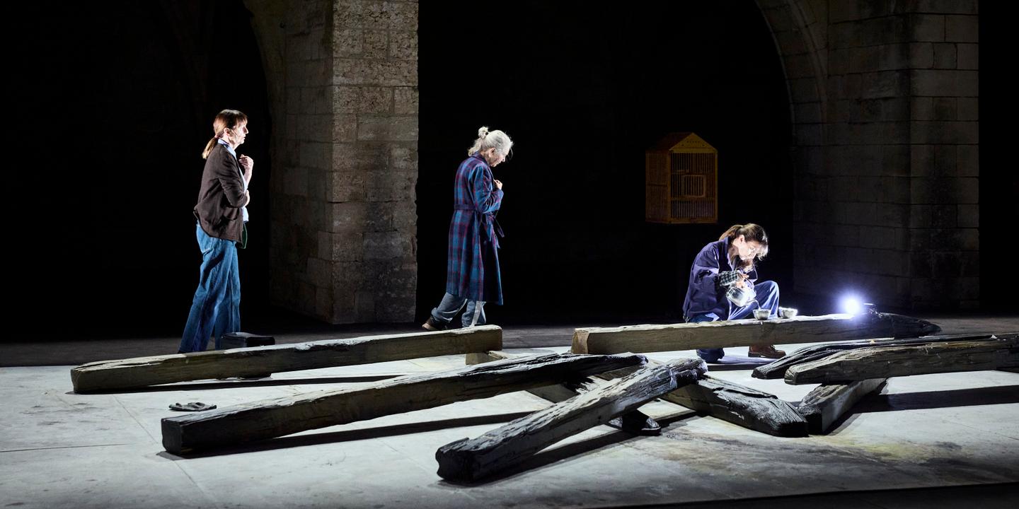 Au Festival d'Avignon, Daria Deflorian sonde l'effroi avec délicatesse
