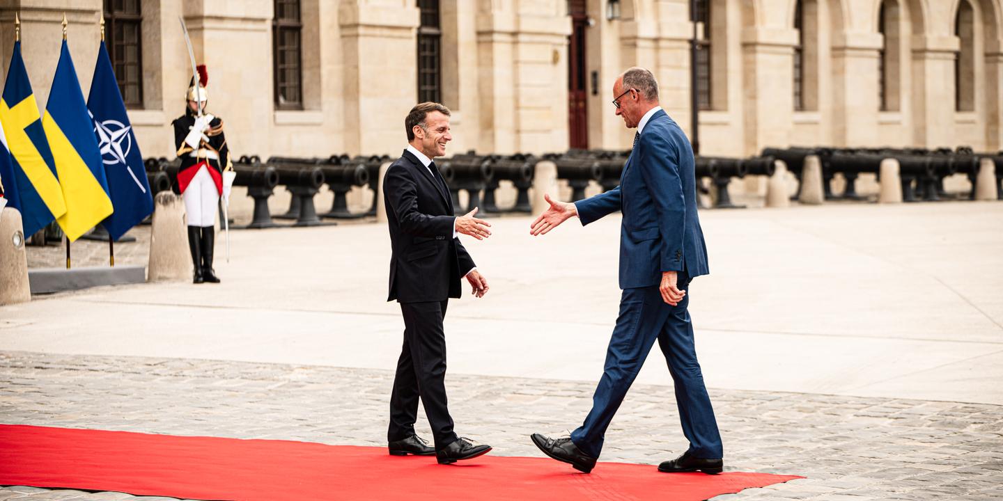 Macron et Scholz affichent leur unité militaire à Brühl après l'échec du SCAF