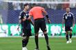 Le capitaine de l’Argentine, Lionel Messi, s’entretient avec l’arbitre Ismail Elfath, lors de la demi-finale de Coupe du monde 2026 contre l’Angleterre, le 15 juillet 2026, au stade d’Atlanta (Géorgie).