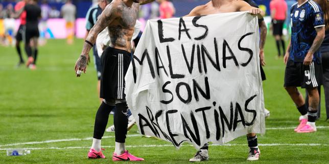 Mondial 2026 : la FIFA annonce une enquête après la banderole sur les Malouines brandie par des joueurs argentins