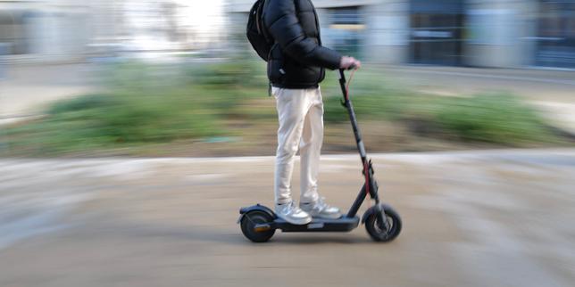 Trottinettes électriques : la hausse inquiétante des traumatismes crâniens chez les jeunes