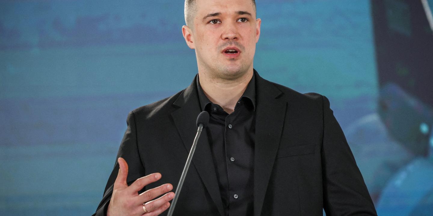 Ukraine : le départ du ministre de la Défense sème l'incompréhension