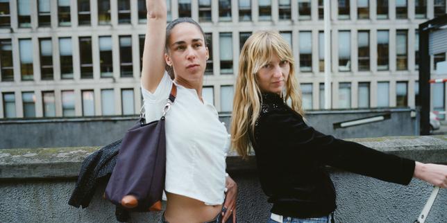 Smerz, deux Norvégiennes devenues ambassadrices de la scène pop de Copenhague