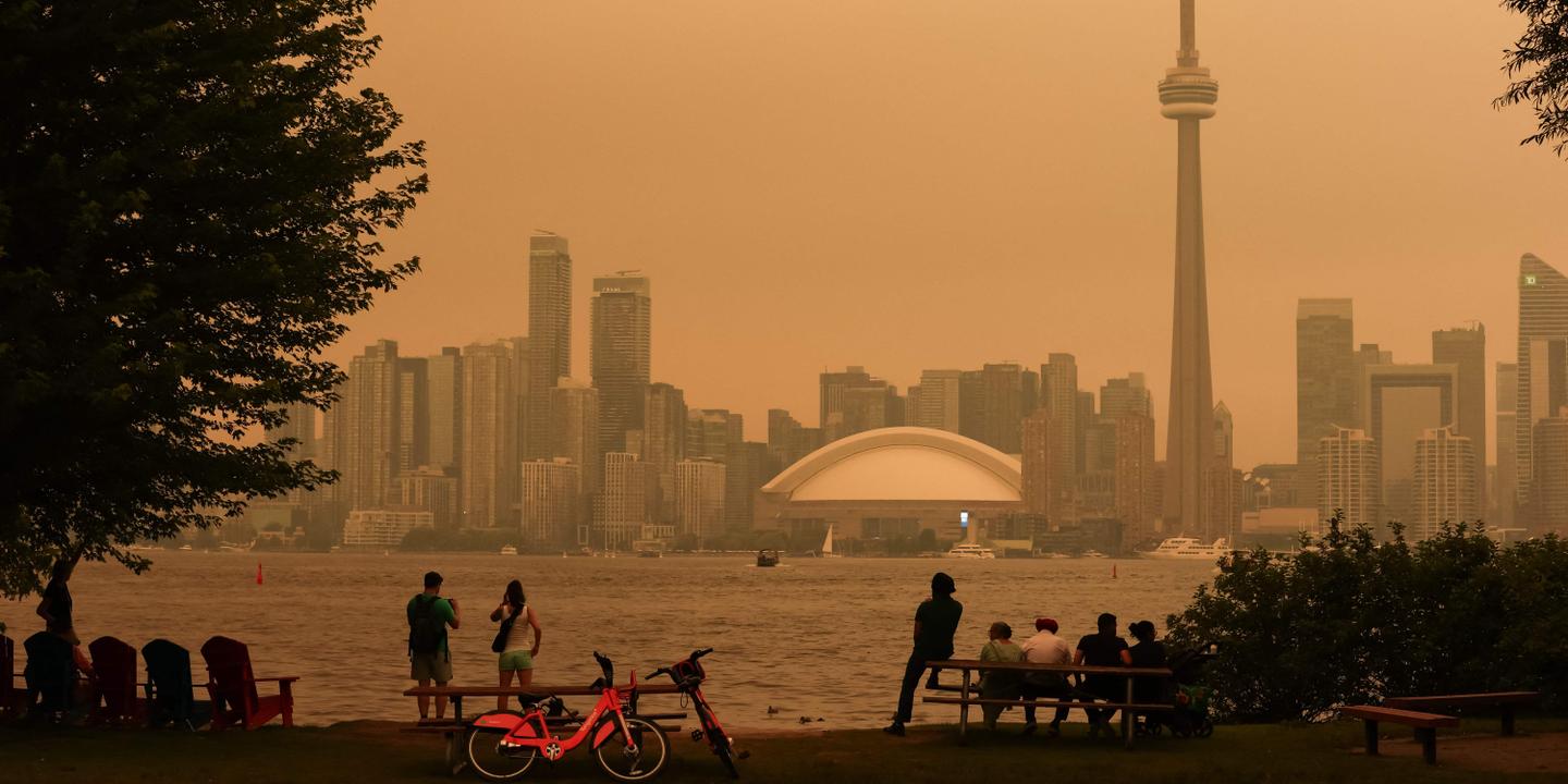 Au Canada, Toronto suffoque sous la fumée des feux de forêt et enregistre l’une des pires qualités de l’air au monde