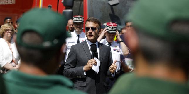 « C’est notre territoire national qui est attaqué chaque fois qu’un feu se déclenche » : à Fontainebleau, Emmanuel Macron soutient les pompiers et répond aux critiques