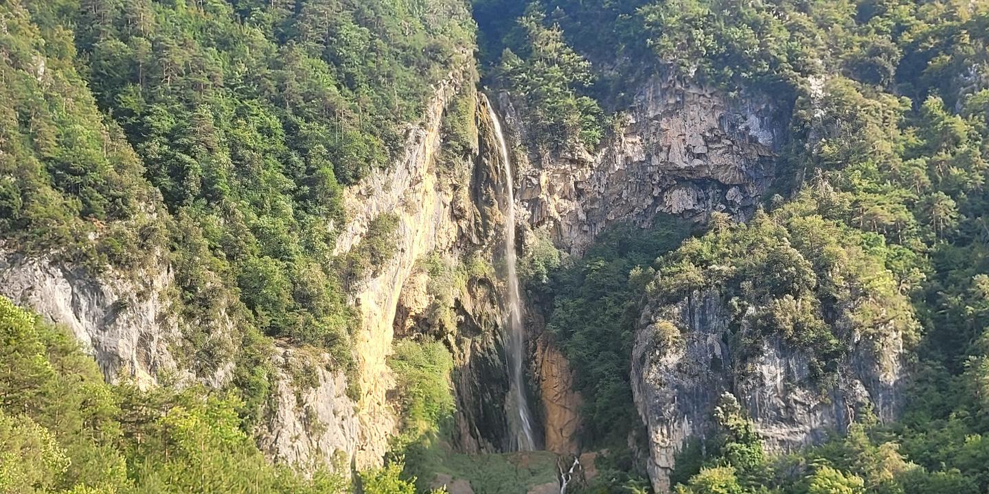 Aiglun se bat pour sauver sa cascade menacée par la sécheresse
