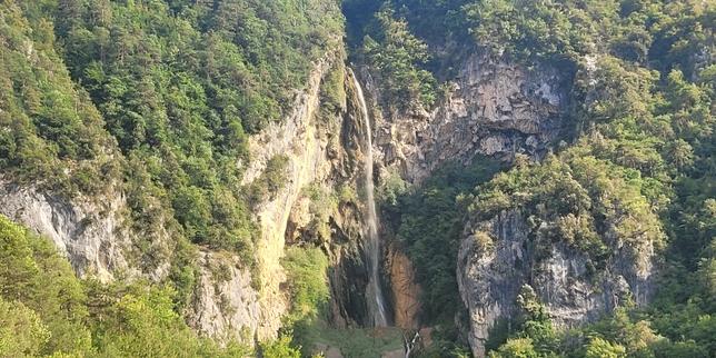 La bataille du village d’Aiglun pour sauver sa cascade : « Il n’y a presque plus d’eau, elle est réduite à néant »