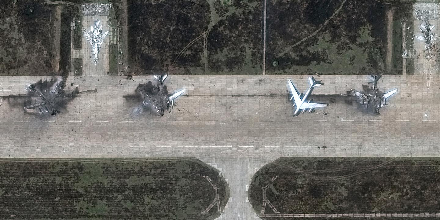 Bombardier russe détruit par les forces spéciales ukrainiennes selon Zelensky