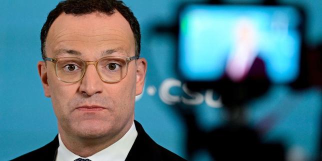 Jens Spahn, chef des députés conservateurs allemands critiqué pour avoir eu un enfant via GPA, démissionne