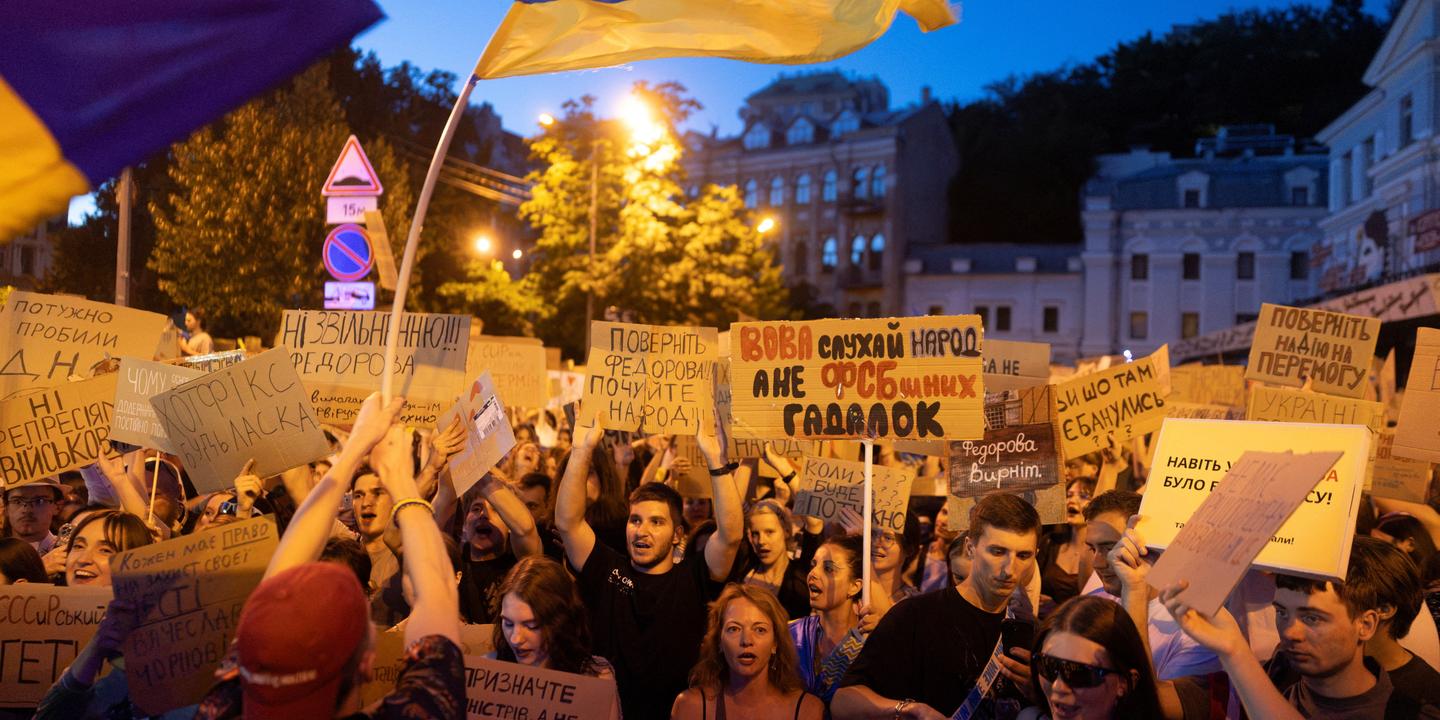Zelensky annonce des discussions cruciales lundi avec des commandants