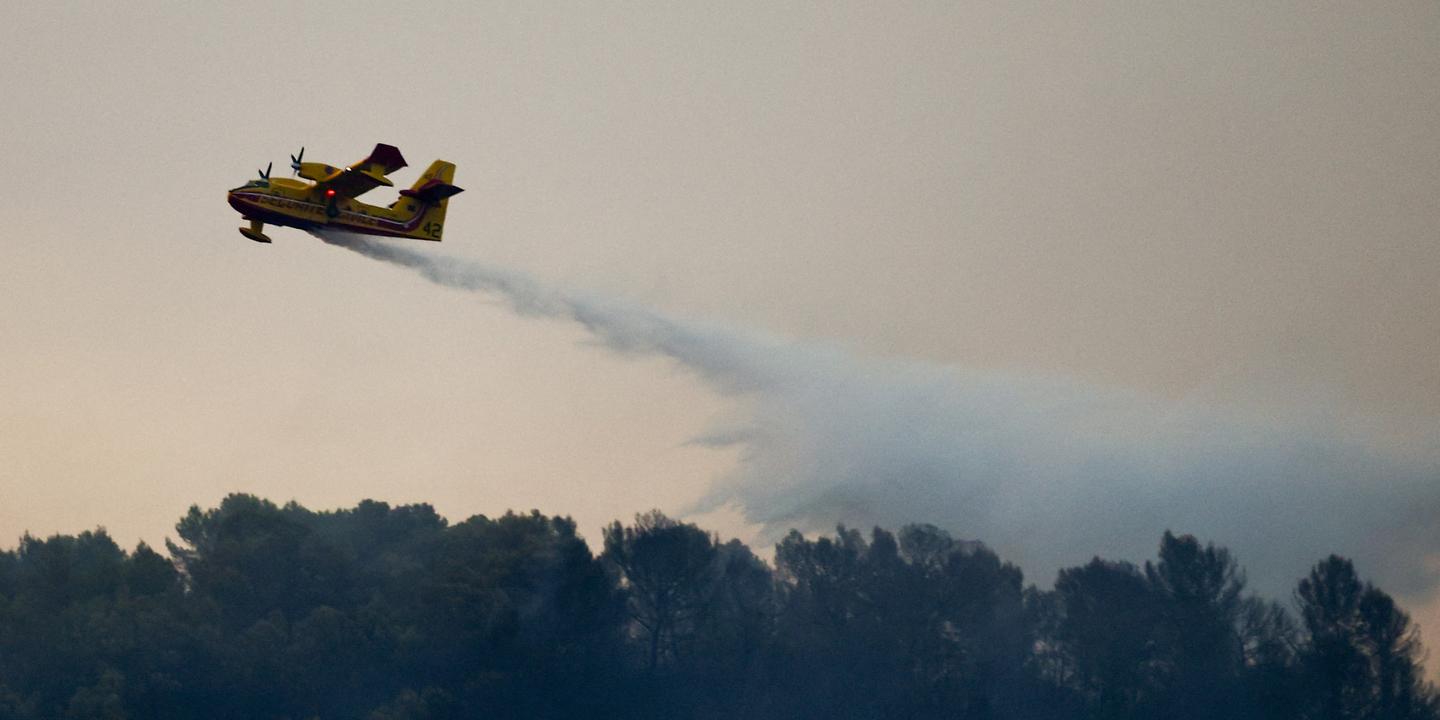 Incendies en France : 27 départements en risque élevé, feu du Var en maîtrise relative