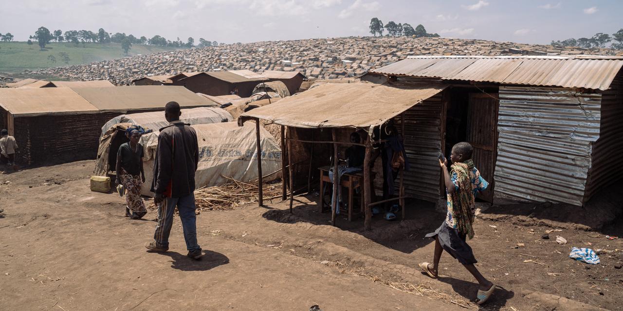 Des habitants du camp de déplacés internes de Plaine Savo, Ituri, dans l'Est de la République démocratique du Congo, le 13 juin 2026.
Philémon Barbier / Hors Format pour "Le Monde"