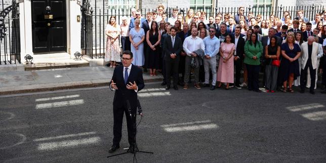 Andy Burnham entre à Downing Street et choisit l’ex-ministre de la défense John Healey comme chancelier de l’Echiquier