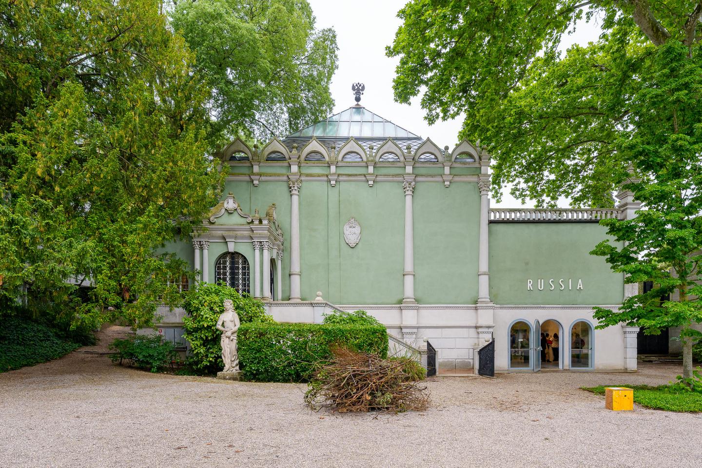 European Commission withdraws €2 million grant from Venice Biennale over Russian presence