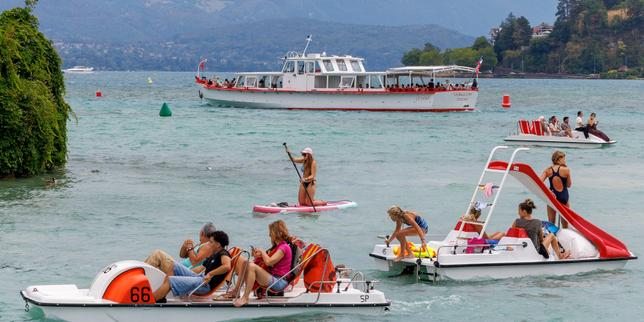Overrun with tourists, Annecy attempts to steer visitors away from its overcrowded lake and old town