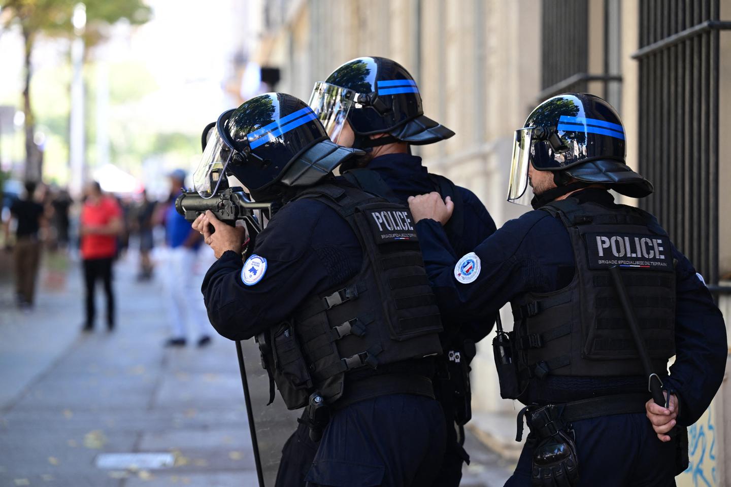 Présomption d’usage légitime des armes par les forces de l’ordre : les députés classent la pétition