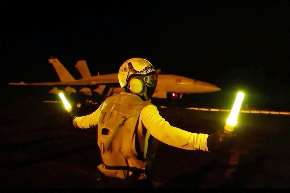 Les forces américaines lançant ce que l’armée décrit comme des frappes de précision visant des capacités militaires iraniennes, dans un lieu non identifié, le 22 juillet 2026. - COMMANDEMENT CENTRAL DES ETATS-UNIS VIA AFP