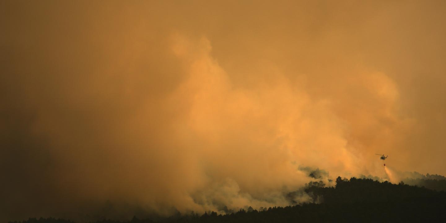 Le sud de l’Europe frappé par une série d’incendies : un pompier meurt en Italie ; des évacuations dans la région de Madrid