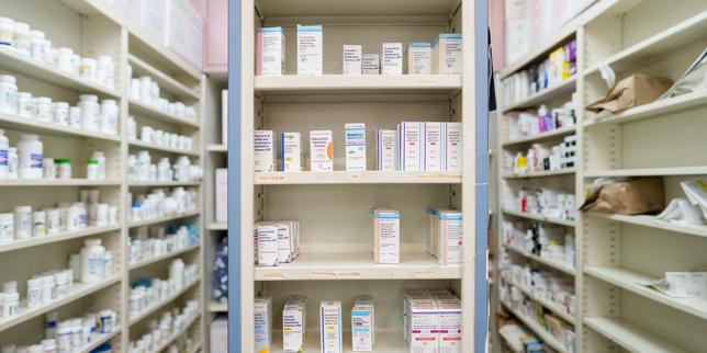 Donald Trump compte imposer des droits de douane de 100 % sur les médicaments génériques importés afin de relocaliser la production aux Etats-Unis