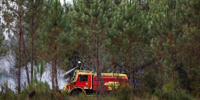 EN DIRECT, incendie en Gironde : un feu très virulent a parcouru plus de 2 000 hectares près du bassin d’Arcachon, des centaines de pompiers sur place