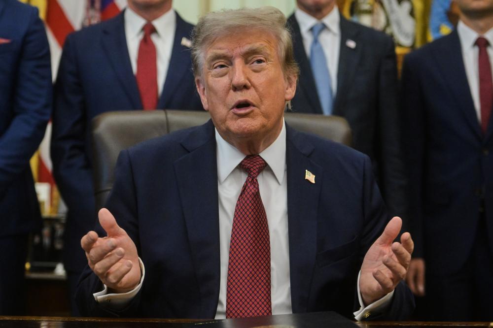 Donald Trump dans le bureau Ovale de la Maison Blanche, à Washington, le 24 juillet 2026. - ROD LAMKEY/AP