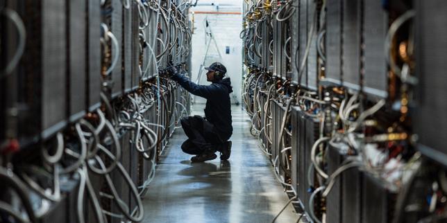Trung tâm dữ liệu của công ty Pháp OVHCloud tại Roubaix (Nord), ngày 3 tháng 4 năm 2025. (Ảnh: SAMEER AL-DOUMY/AFP)