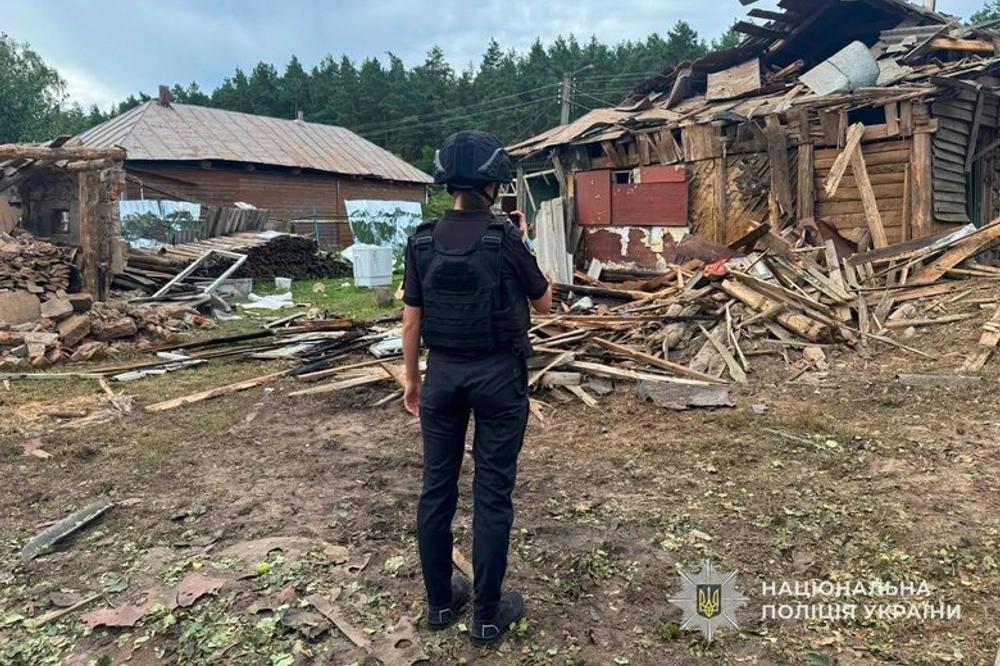 Bâtisses détruites dans l’oblast de Soumy (Ukraine), à la suite de l’attaque russe de la nuit précédente, le 25 juillet 2026. - SERVICES DE SECURITE DE L’OBLAST DE SOUMY