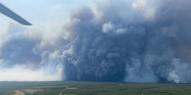 Le pyrocumulonimbus, l’« orage de feu » qui rend l’incendie en Gironde si imprévisible : « C’est un miracle qu’il n’y ait pas encore eu de mort »