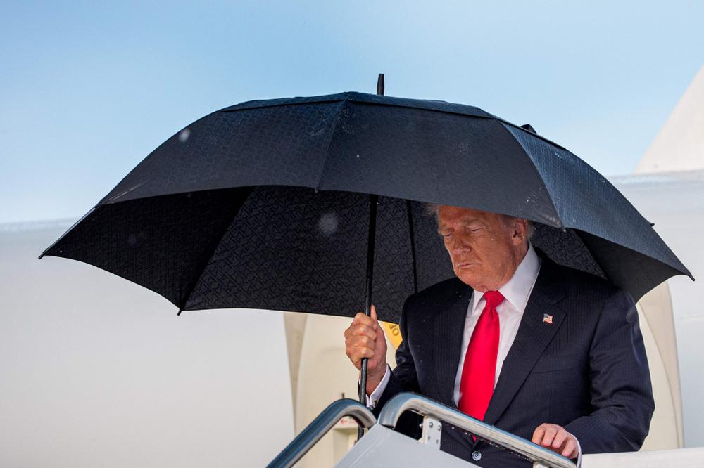 Le président américain, Donald Trump, sur la base aérienne d’Andrews (Maryland), aux Etats-Unis, le 27 juillet 2026. - ANDREW HARNIK/GETTY IMAGES NORTH AMERICA/AFP