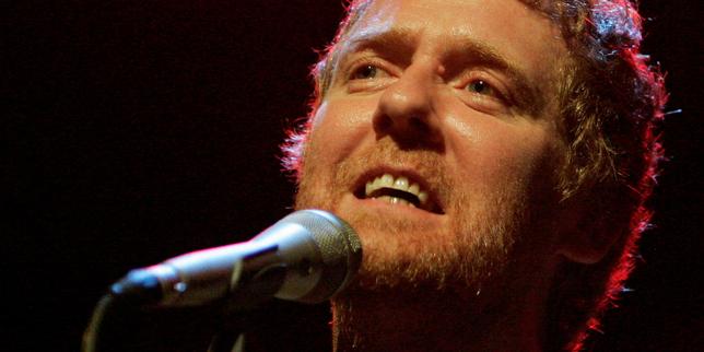 Glen Hansard lors d’un concert à Prague, le 8&nbsp;juin 2008.