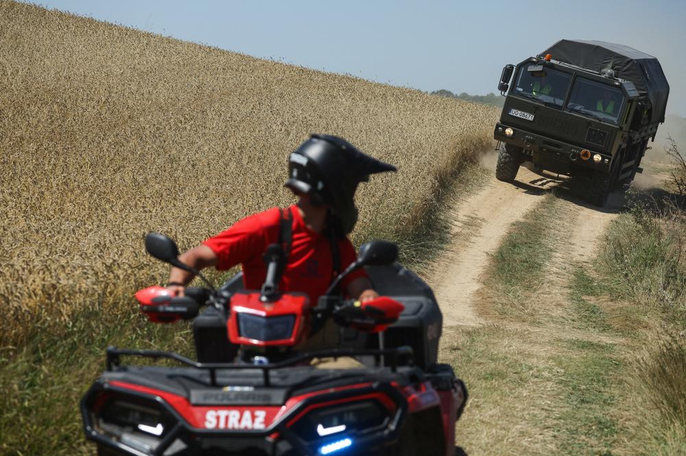 Sur le site où un objet volant soupçonné d’être un missile de croisière russe s’est écrasé après avoir pénétré dans l’espace aérien polonais, près de Lublin (Pologne), le 30 juillet 2026. - KACPER PEMPEL/REUTERS