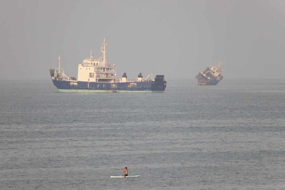 Navires dans le détroit d’Ormuz, près de la plage de Bandar-e Abbas (Iran), le 21 juin 2026. - AMIRHOSEIN KHORGOOI/ISNA/VIA WANA/VIA REUTERS