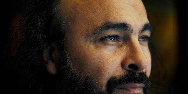 Kader Attia, plasticien : « Il faut tout faire pour entrer en immersion dans la culture de l’autre »
