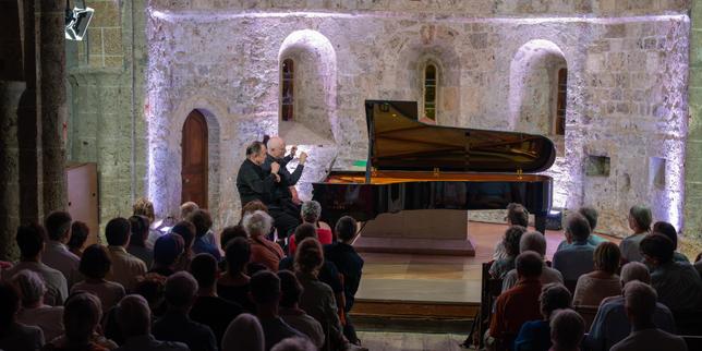 Jean-François Heisser et Pierre-Laurent Aimard lors du Festival de Messiaen, au pays de La Meije, à La Grave (Hautes-Alpes), le 28&nbsp;juillet 2026.