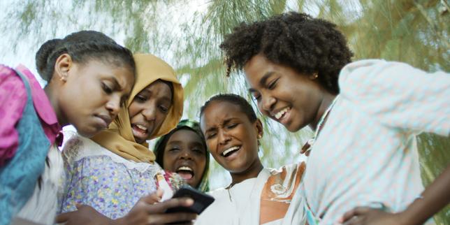« Cotton Queen » : au Soudan, le cri de résistance de deux générations de femmes