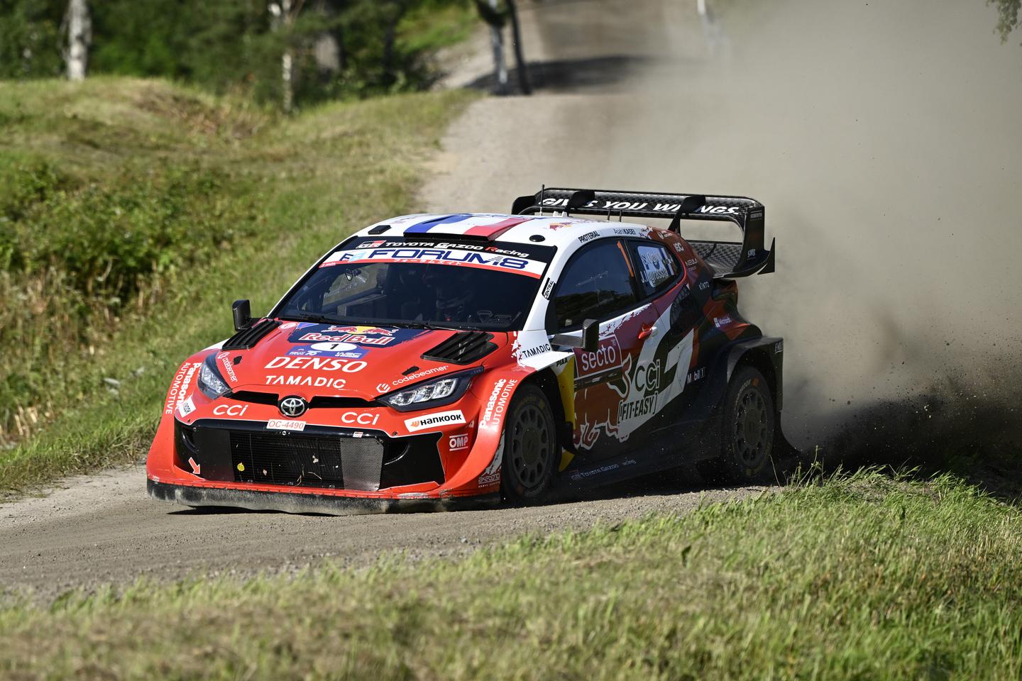 Sébastien Ogier e il copilote in ospedale dopo un incidente al rallye di Finlandia