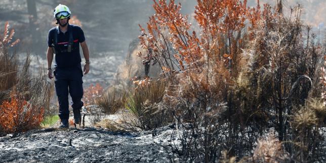 EN DIRECT, l’incendie en Gironde toujours fixé « malgré des secteurs actifs persistants sur Lège et Le Porge » ; « pas d’évolution du périmètre du feu » dans le Var