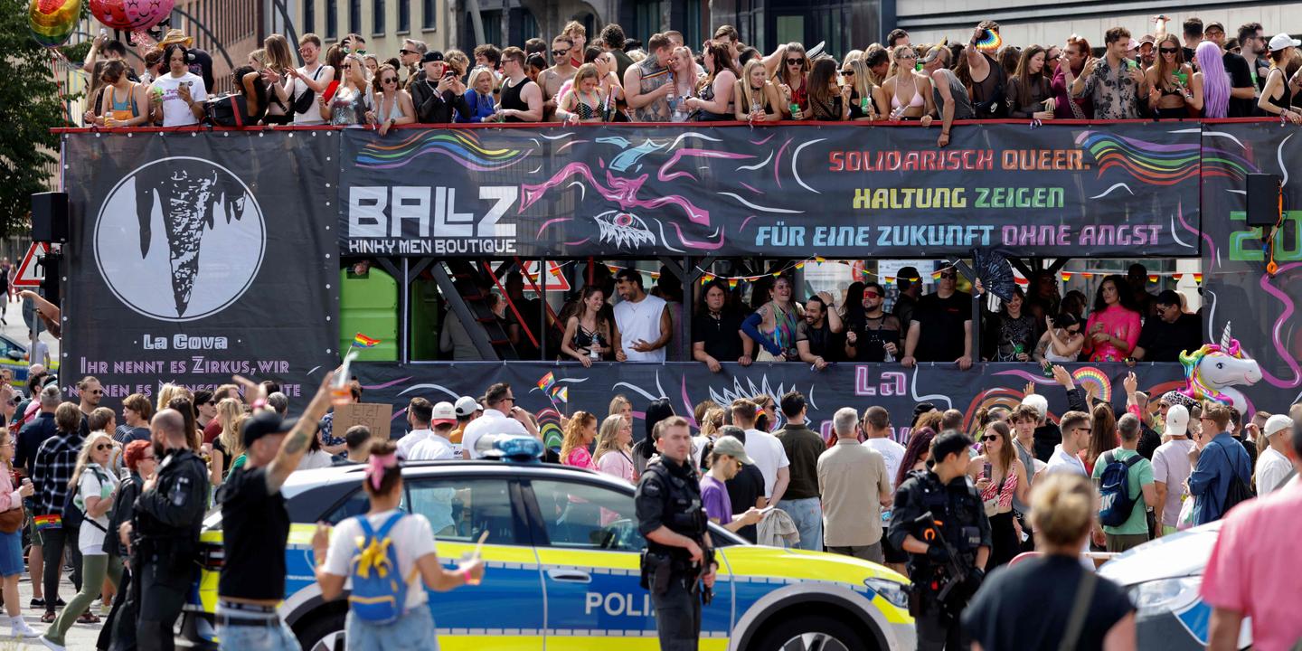 Pride à Hambourg: 300 000 manifestants après l'attentat de Berlin