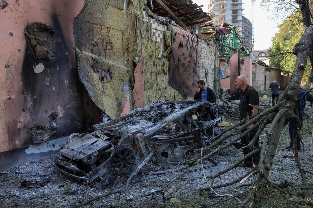 A Kiev, après un bombardement russe, le 1er août 2026. - ANATOLII STEPANOV / REUTERS