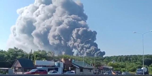 EN DIRECT, guerre en Ukraine : Kiev affirme avoir visé une raffinerie et un aérodrome russes ; la Russie revendique des bombardements contre deux ports